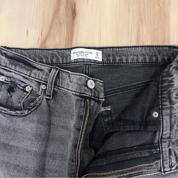Abercrombie & Fitch Ultra High Rise Ankle Straight Jeans Size 29 Regular - Picture 2 of 5